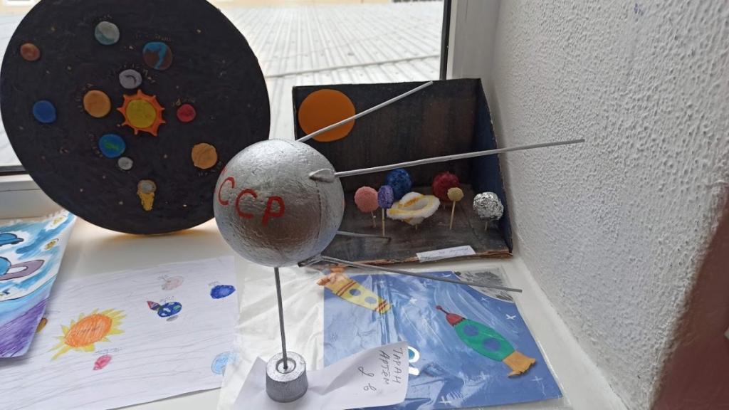 Коллективная работа в детском саду ко Дню космонавтики