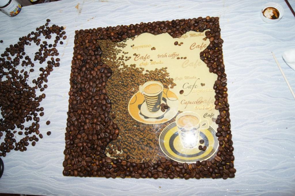 Панно из кофейных зерен